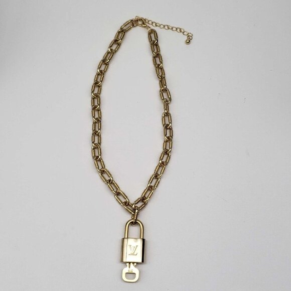 100% Auth Louis Vuitton Lock & Key with Unbranded Gold Plated Chain Necklace - Picture 4 of 11
